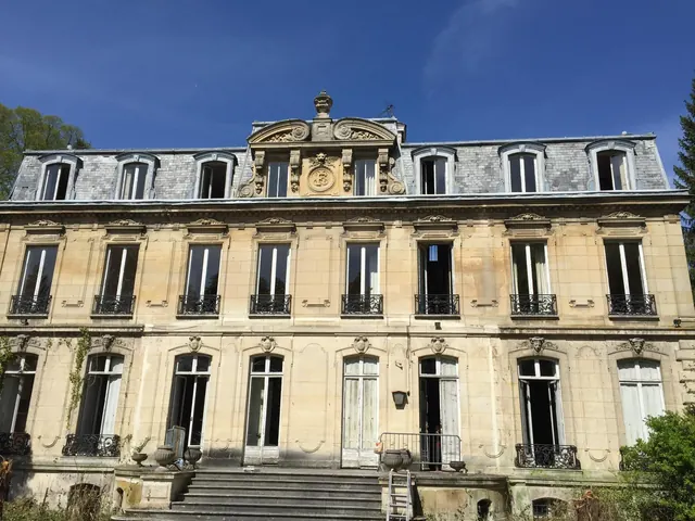 Couverture de château en ardoise et zinc dans l'Oise, près de Senlis