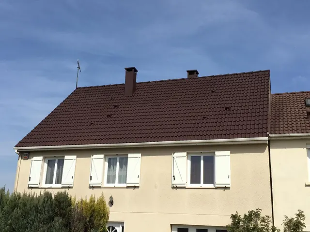 Toiture en tuiles rénovée par notre entreprise de couverture à Senlis